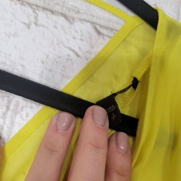 Express yellow v-neck flowy tank - Picture 7 of 14